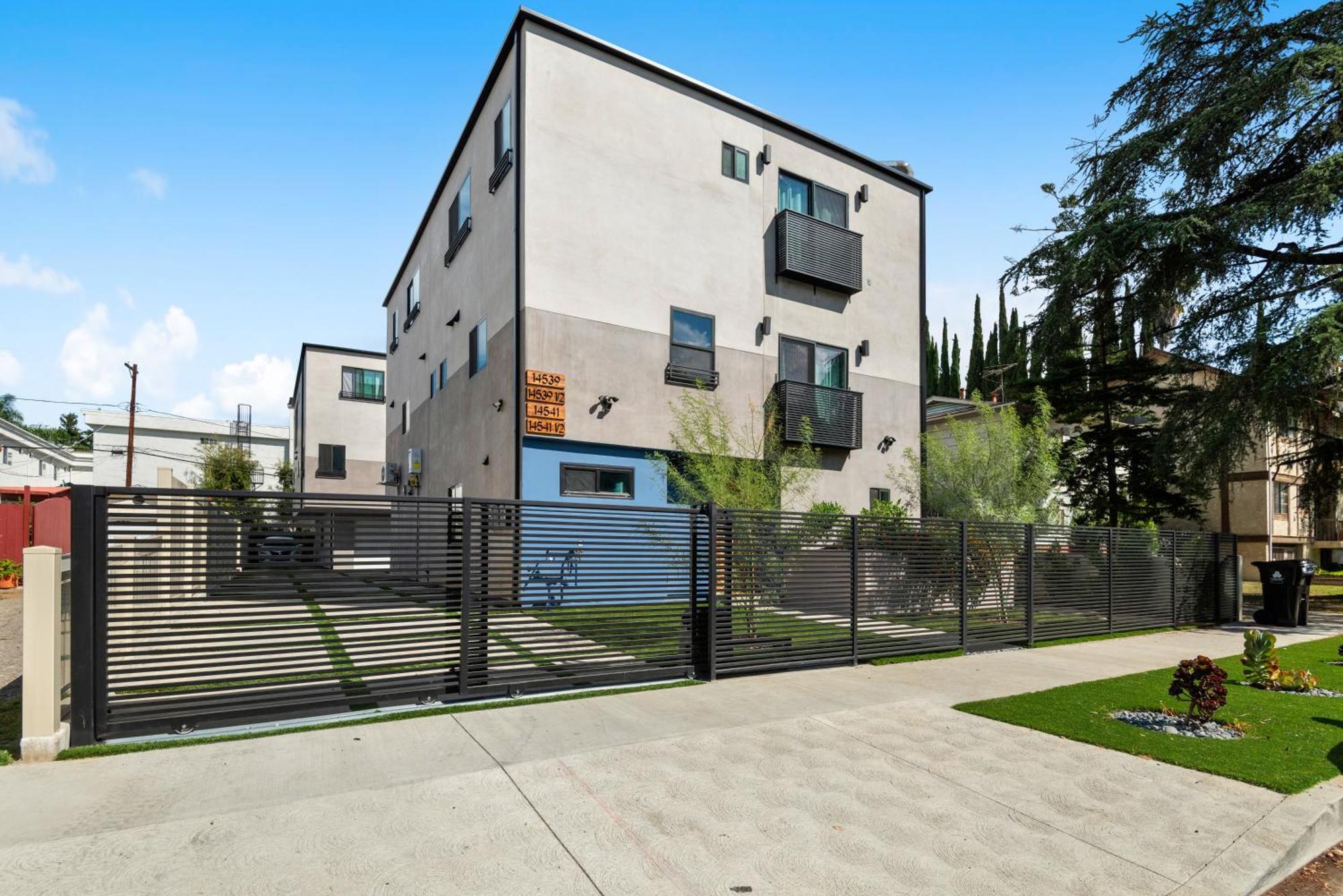 Luxurious Townhome W/3 Master Suites Gated Parking ลอสแอนเจลิส ภายนอก รูปภาพ