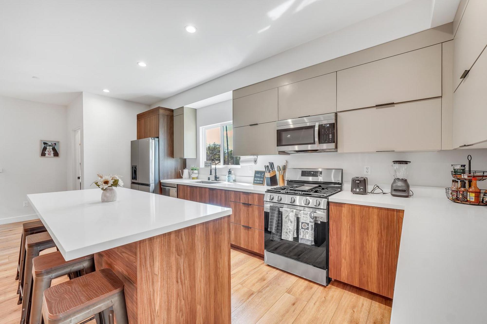 Luxurious Townhome W/3 Master Suites Gated Parking ลอสแอนเจลิส ภายนอก รูปภาพ