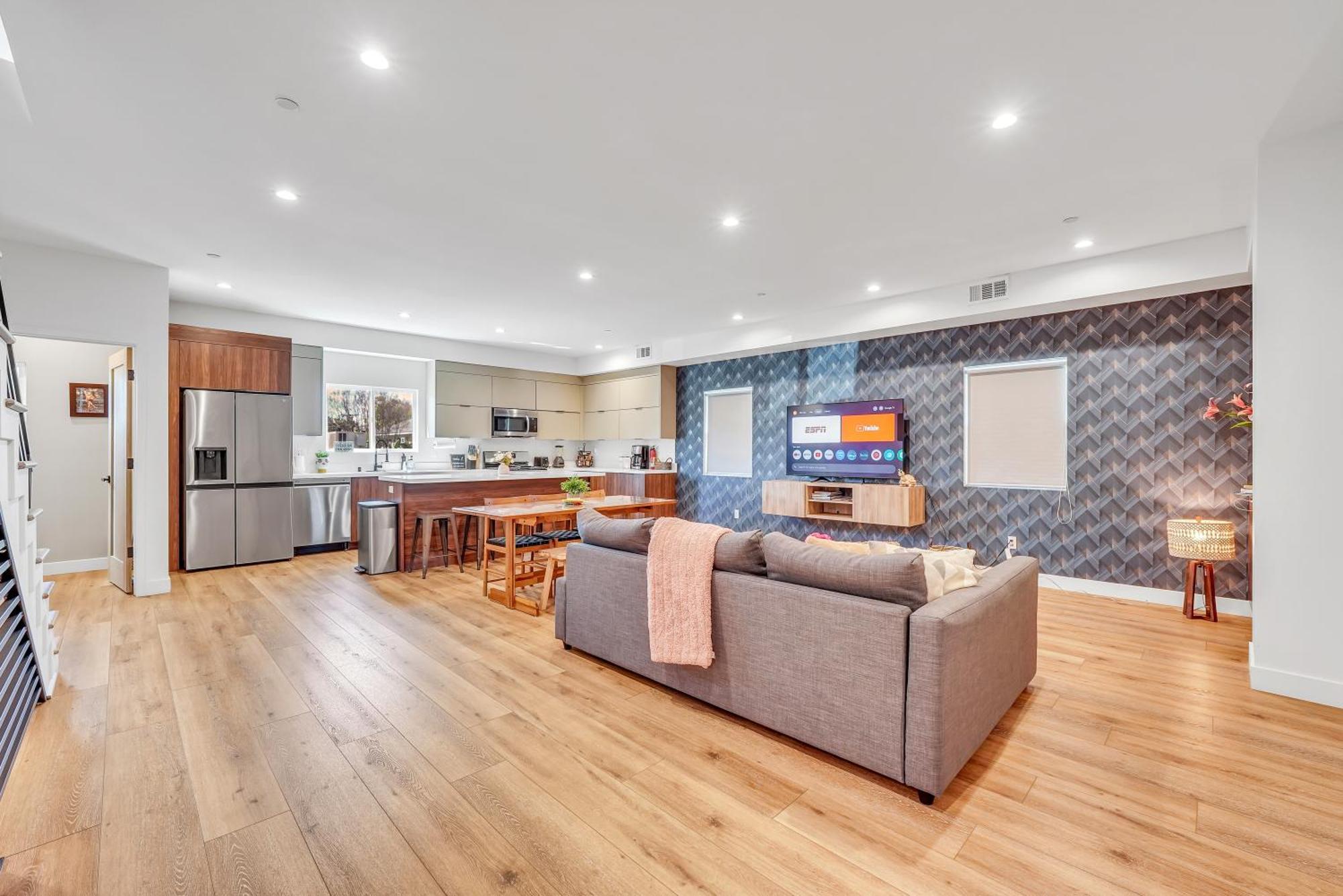 Luxurious Townhome W/3 Master Suites Gated Parking ลอสแอนเจลิส ภายนอก รูปภาพ