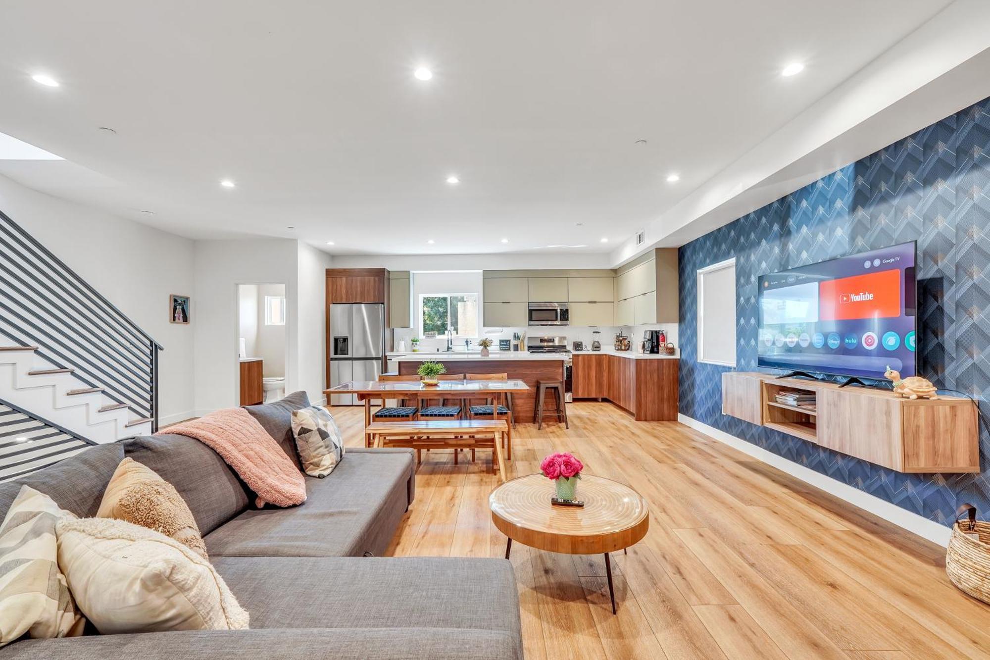 Luxurious Townhome W/3 Master Suites Gated Parking ลอสแอนเจลิส ภายนอก รูปภาพ